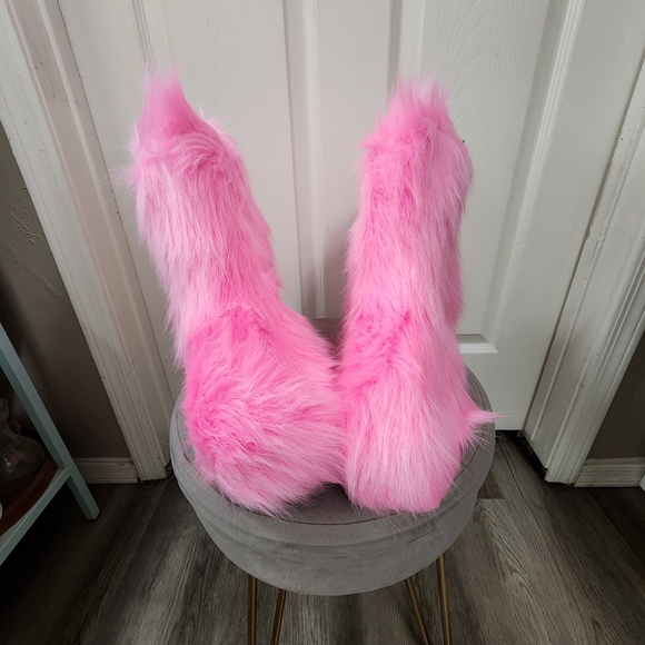 SHEIN Pink Furry Boots - Picture 2 of 7